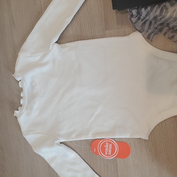 3-piece Wonder nation outfit. Size 3-6 months. New with tags. - Picture 4 of 4